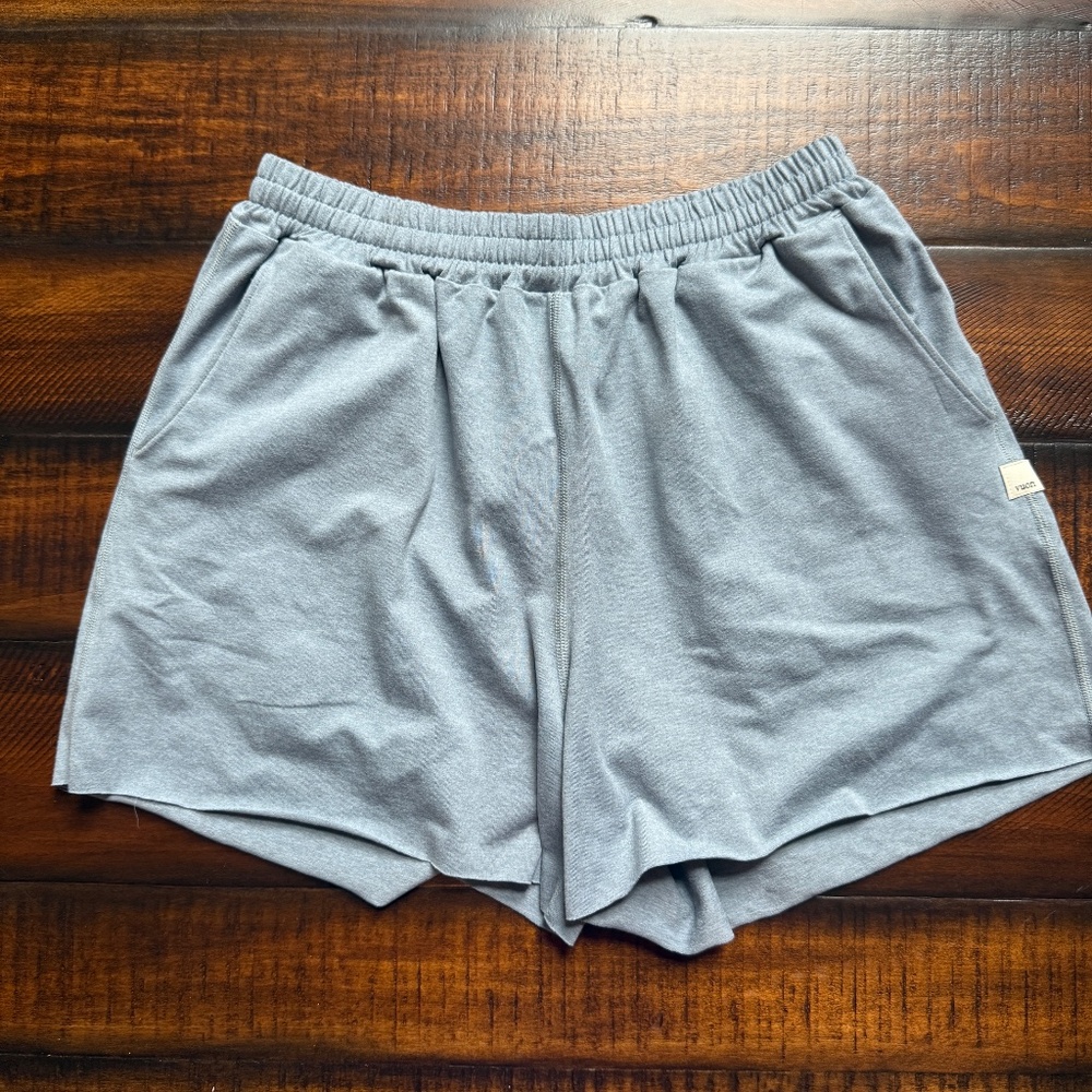 Vuori Shorts Size XS, Stone Grey